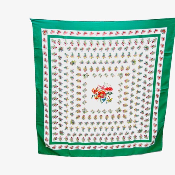 Vgt GUCCI Flora !00% Silk Scarf  34"x34"  White Green Red Floral Logo Print (45 - Picture 8 of 10